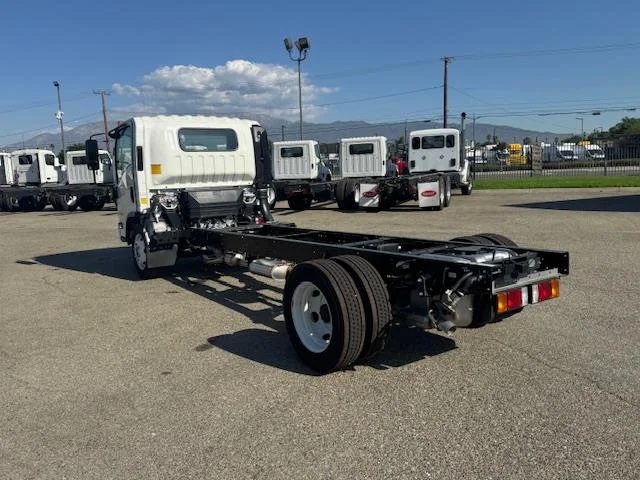 2025 Isuzu NRR - image 8