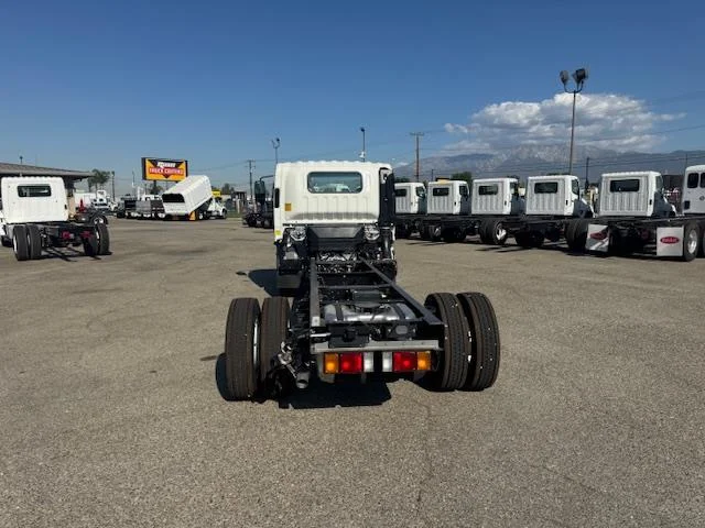 2025 Isuzu NRR - image 7