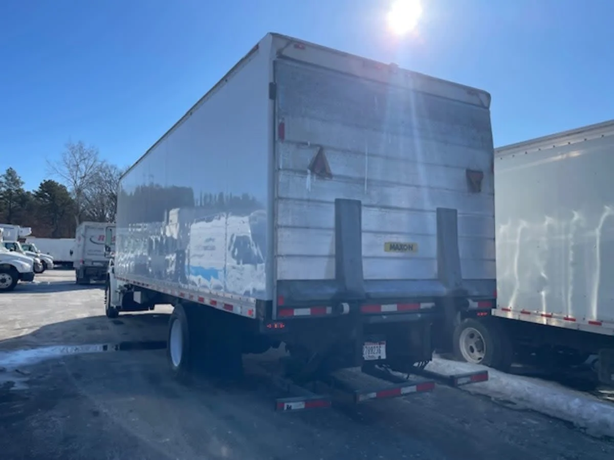 2019 Freightliner M2 106 in Farmingdale, NY — photo 6