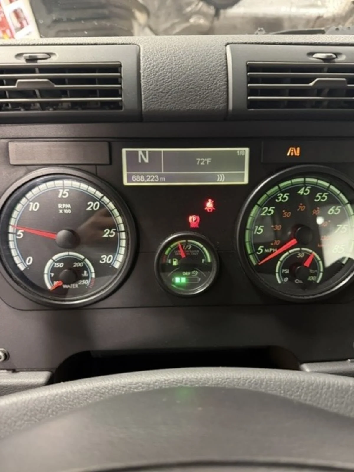 2019 Freightliner Cascadia - image 10