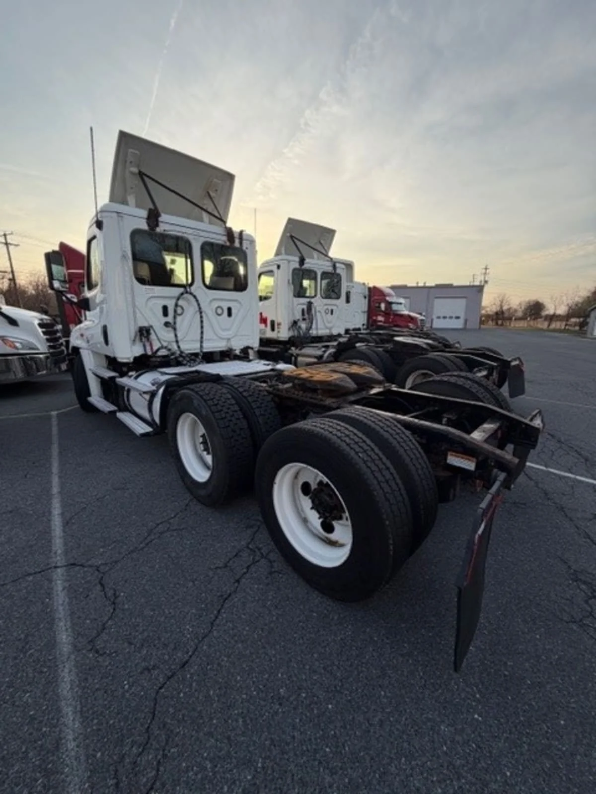 2019 Freightliner Cascadia in Allentown, PA — photo 6
