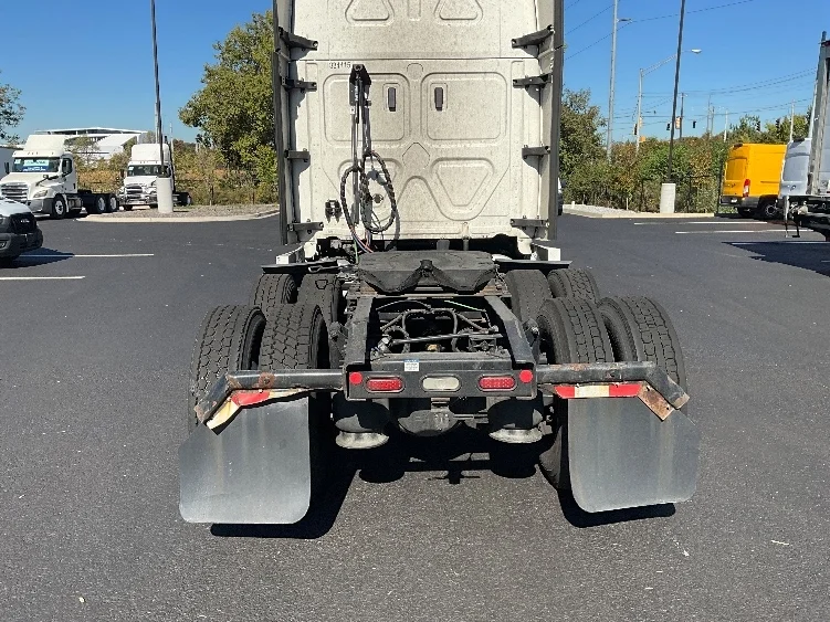 2021 Freightliner Cascadia - image 6