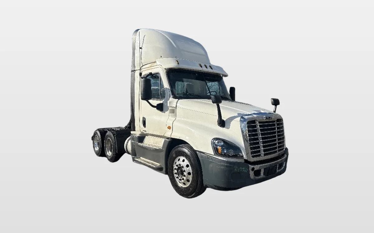 2019 Freightliner Cascadia - image 1