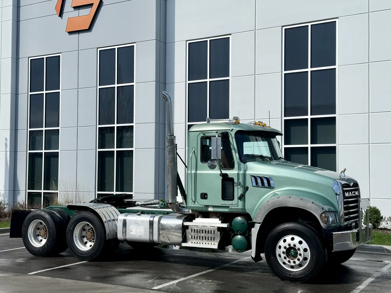2015 Mack Granite in New Lenox, IL — photo 2