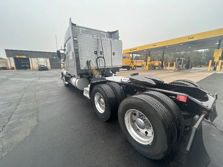 2020 Volvo VNL 860 in Greensboro, NC — photo 5