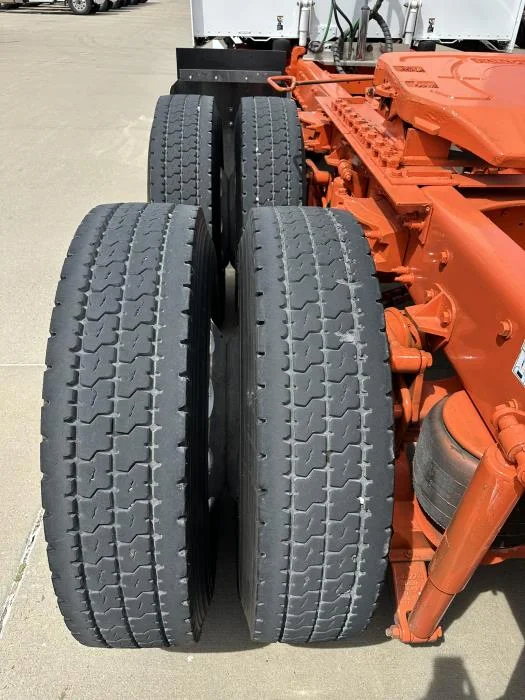 2023 Peterbilt 389 — photo 17