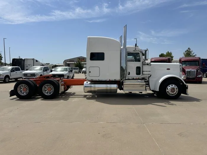 2023 Peterbilt 389 — photo 6