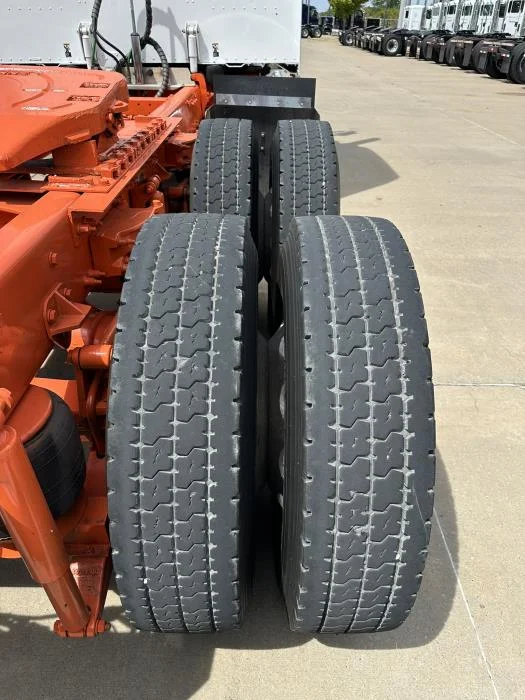 2023 Peterbilt 389 — photo 16