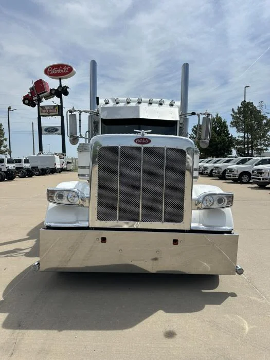 2023 Peterbilt 389 — photo 4