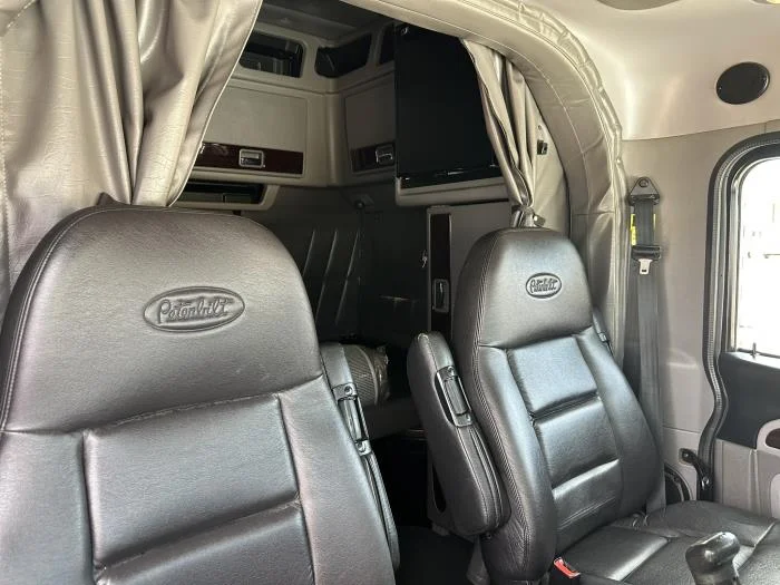 2023 Peterbilt 389 — photo 13