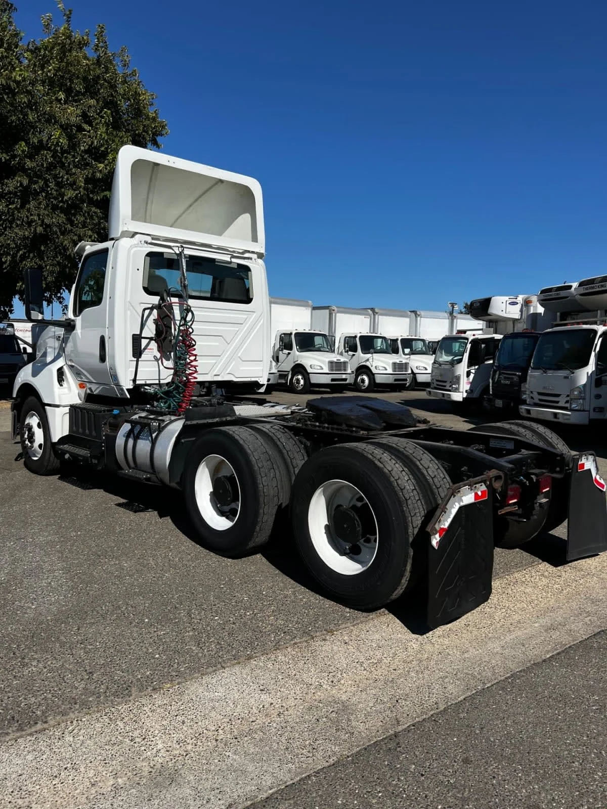 2018 International LT - image 6