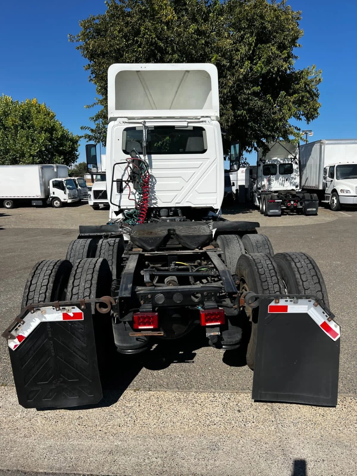 2018 International LT - image 5