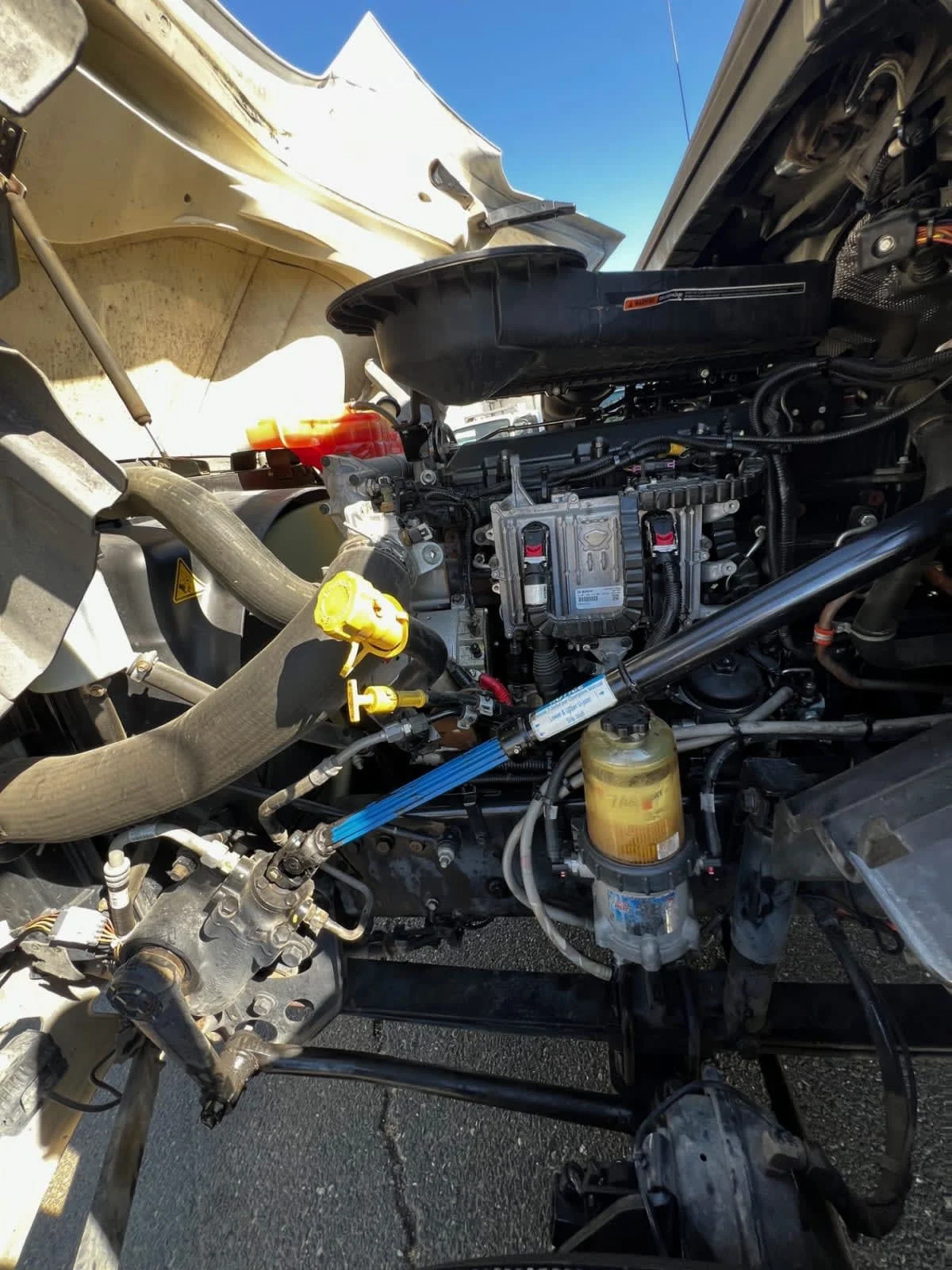 2018 International LT - image 8