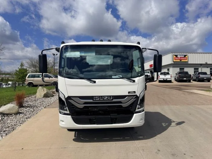 2027 Isuzu NRR - image 3