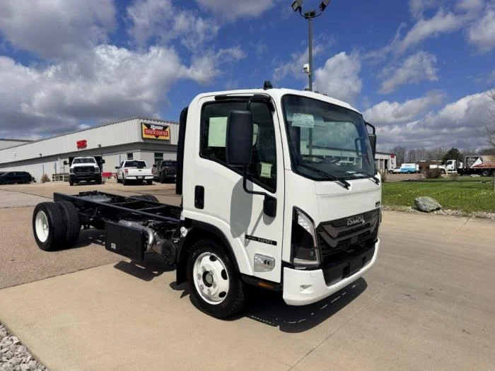 2027 Isuzu NRR