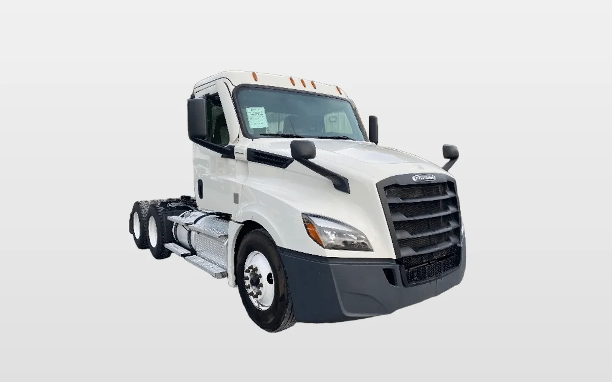 2021 Freightliner Cascadia - image 1