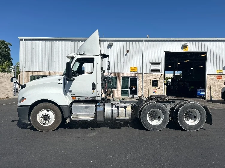 2019 International LT in West Sacramento, CA — photo 4