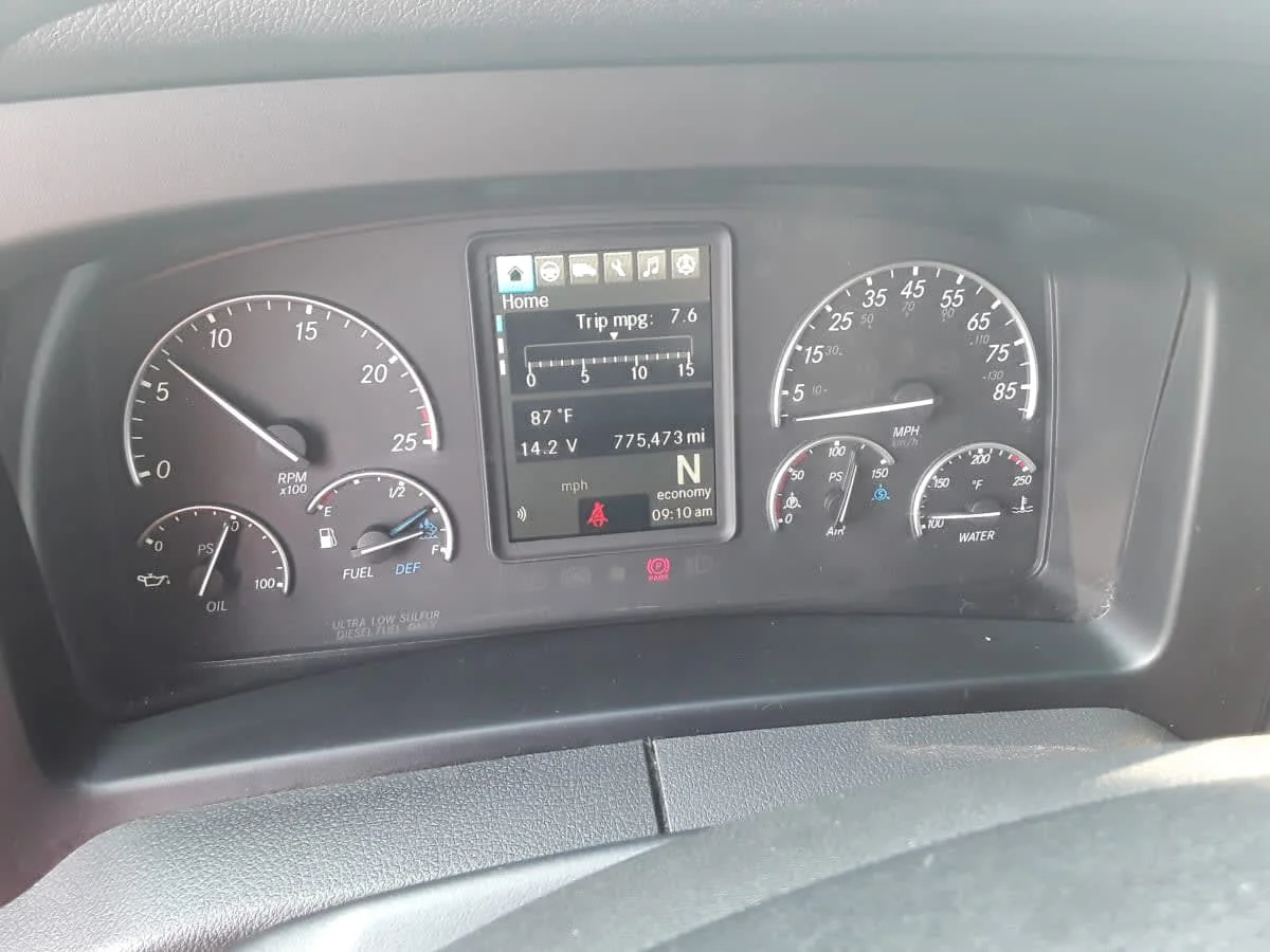 2023 Freightliner Cascadia in Allentown, PA — photo 10