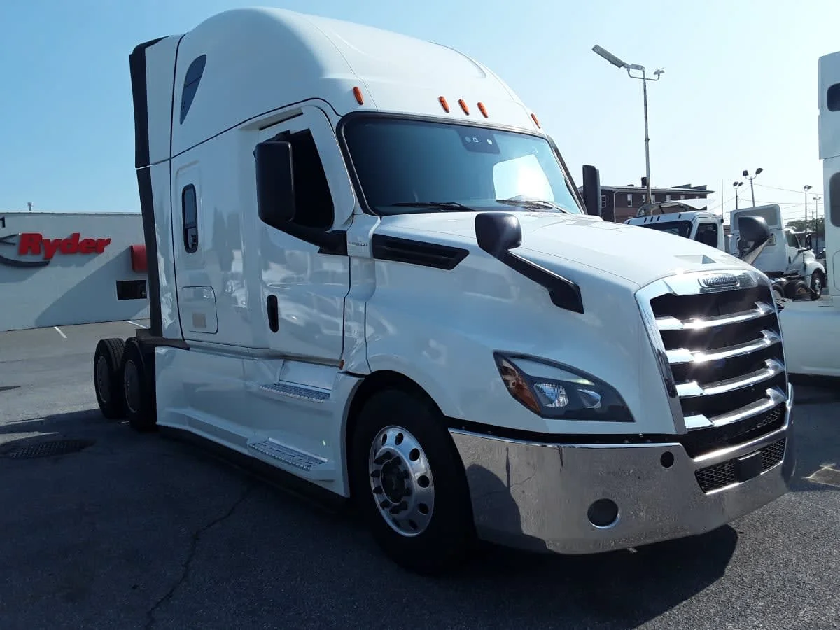 2023 Freightliner Cascadia in Allentown, PA — photo 3