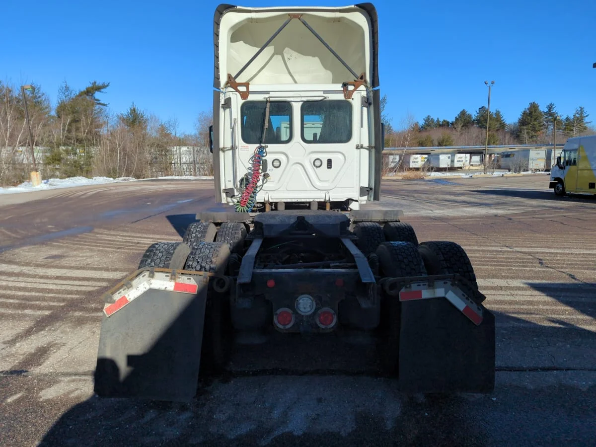 2018 Freightliner Cascadia - image 5