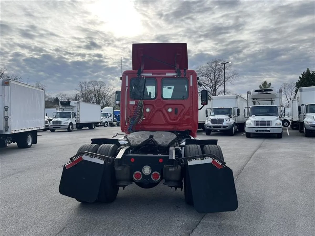 2019 Freightliner Cascadia in Beltsville, MD — photo 5