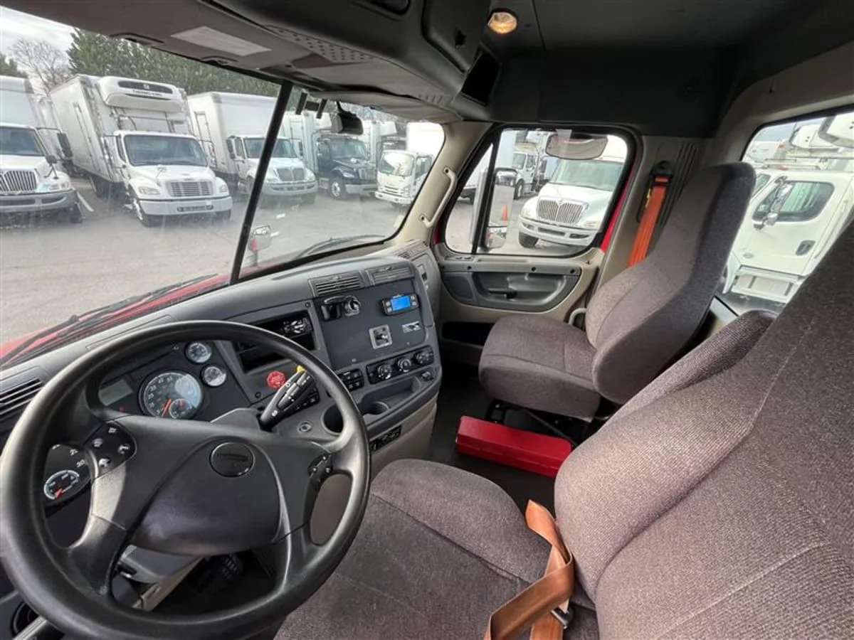 2019 Freightliner Cascadia in Beltsville, MD — photo 7