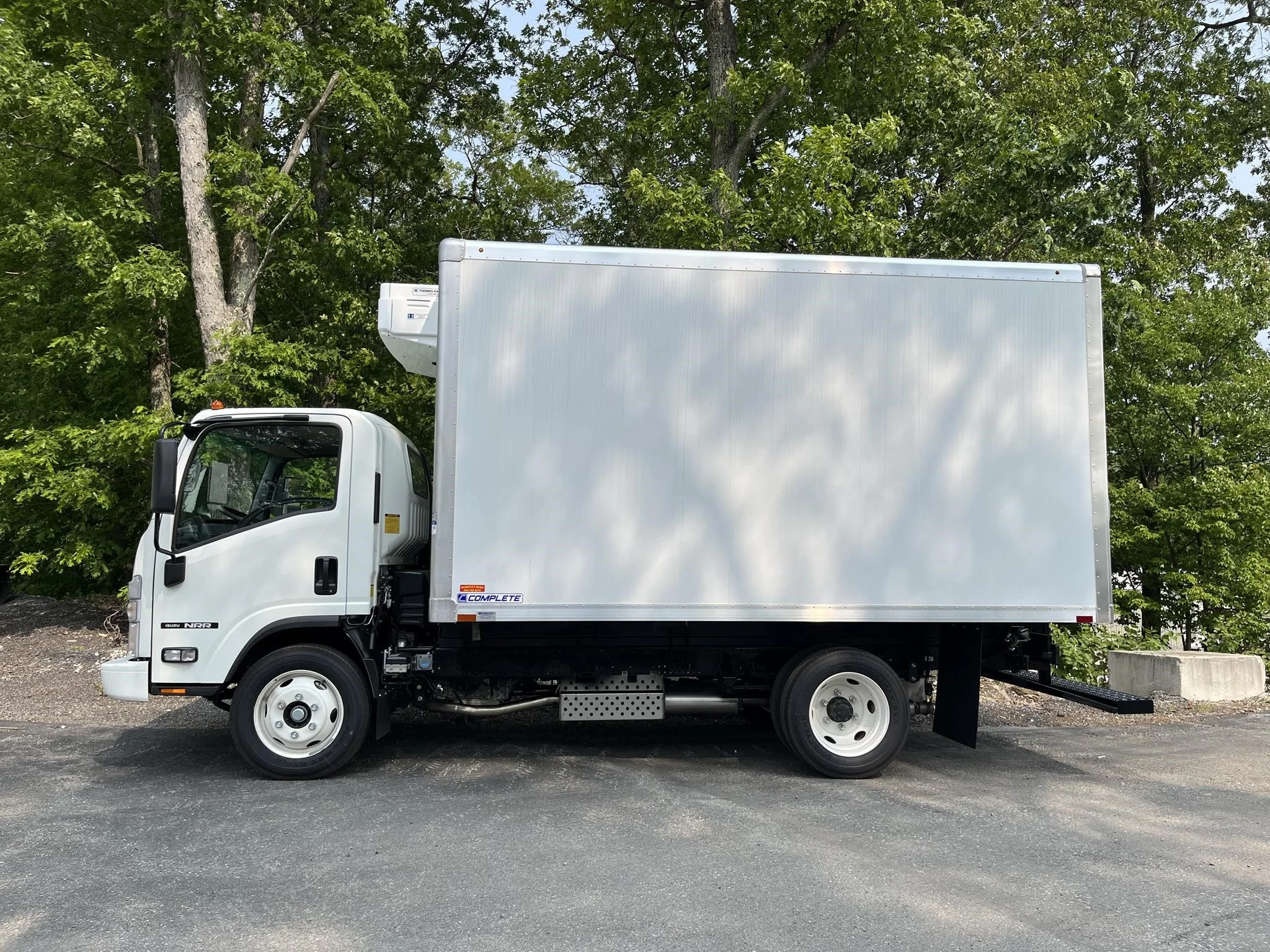 2025 Isuzu NRR — photo 4