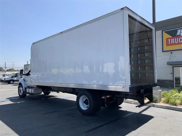 2027 Ford F-750 — photo 3