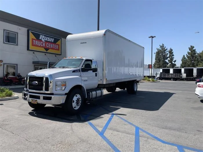 2027 Ford F-750 — photo 2