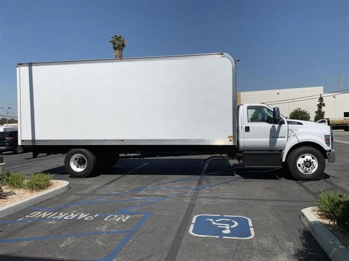 2027 Ford F-750 — photo 6
