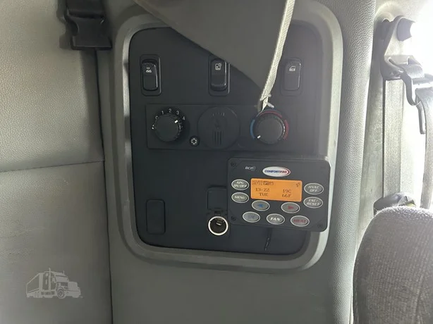 2016 Kenworth T880 - image 16