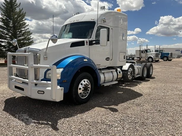 2016 Kenworth T880 - image 2