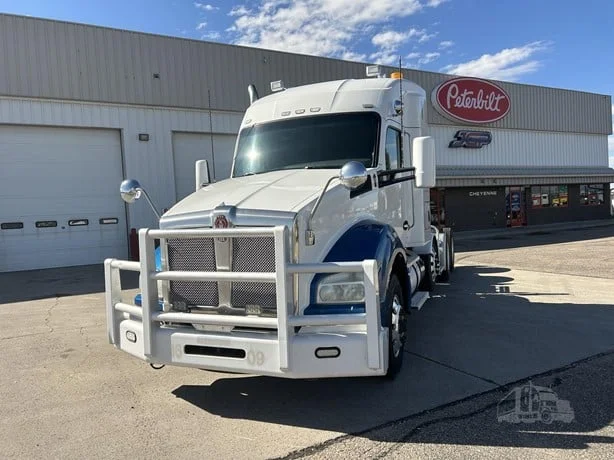 2016 Kenworth T880 - image 4