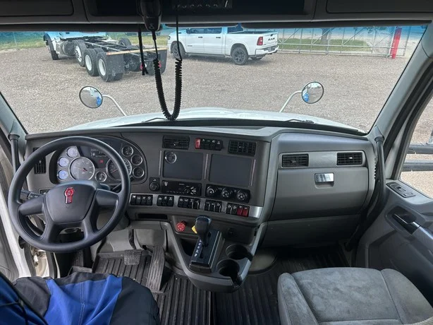 2016 Kenworth T880 - image 19