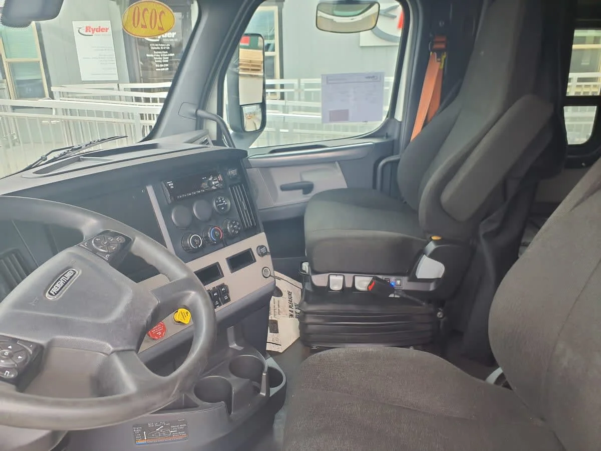 2020 Freightliner Cascadia in Clarksville, IN — photo 7