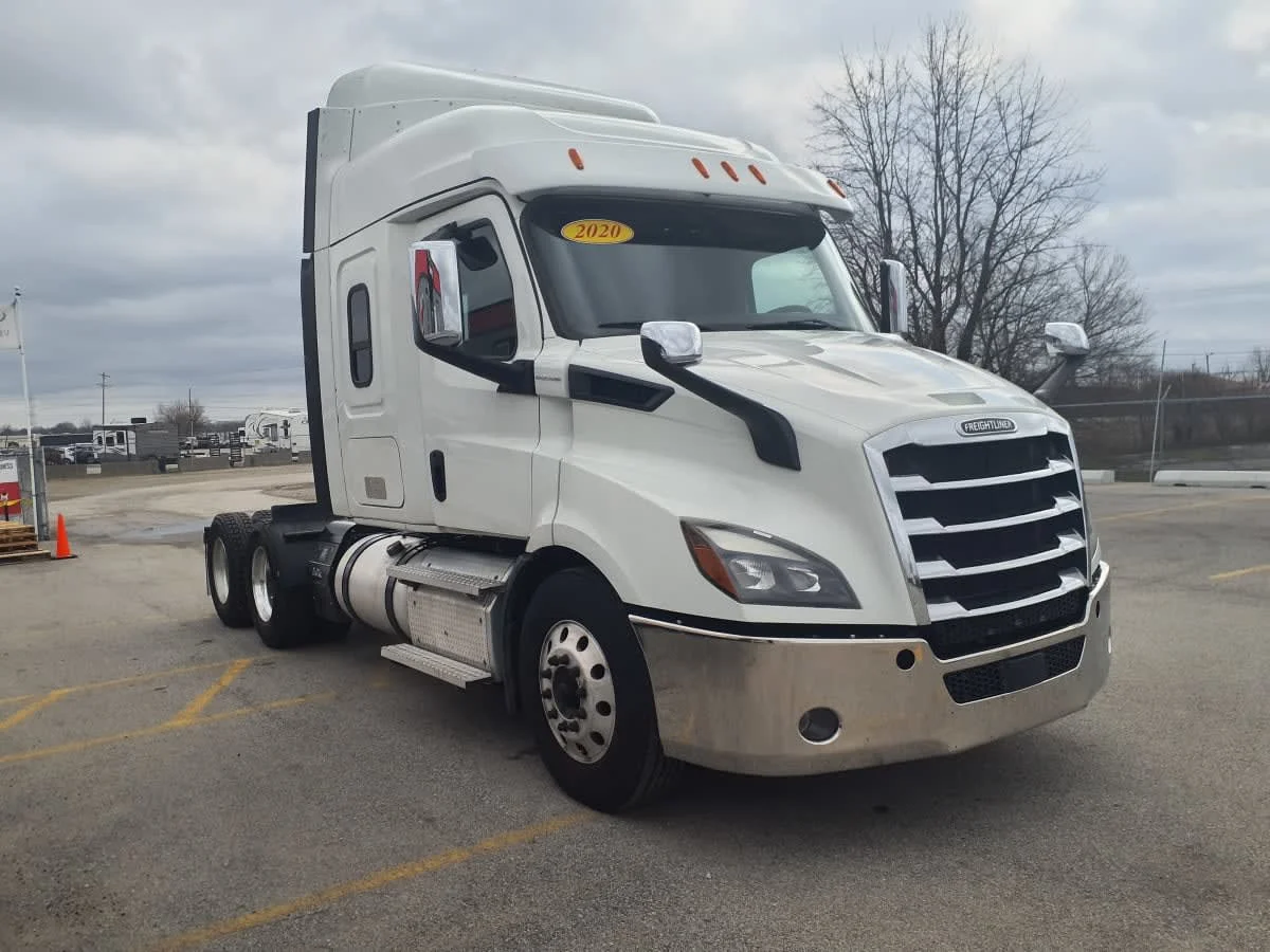 2020 Freightliner Cascadia in Clarksville, IN — photo 3