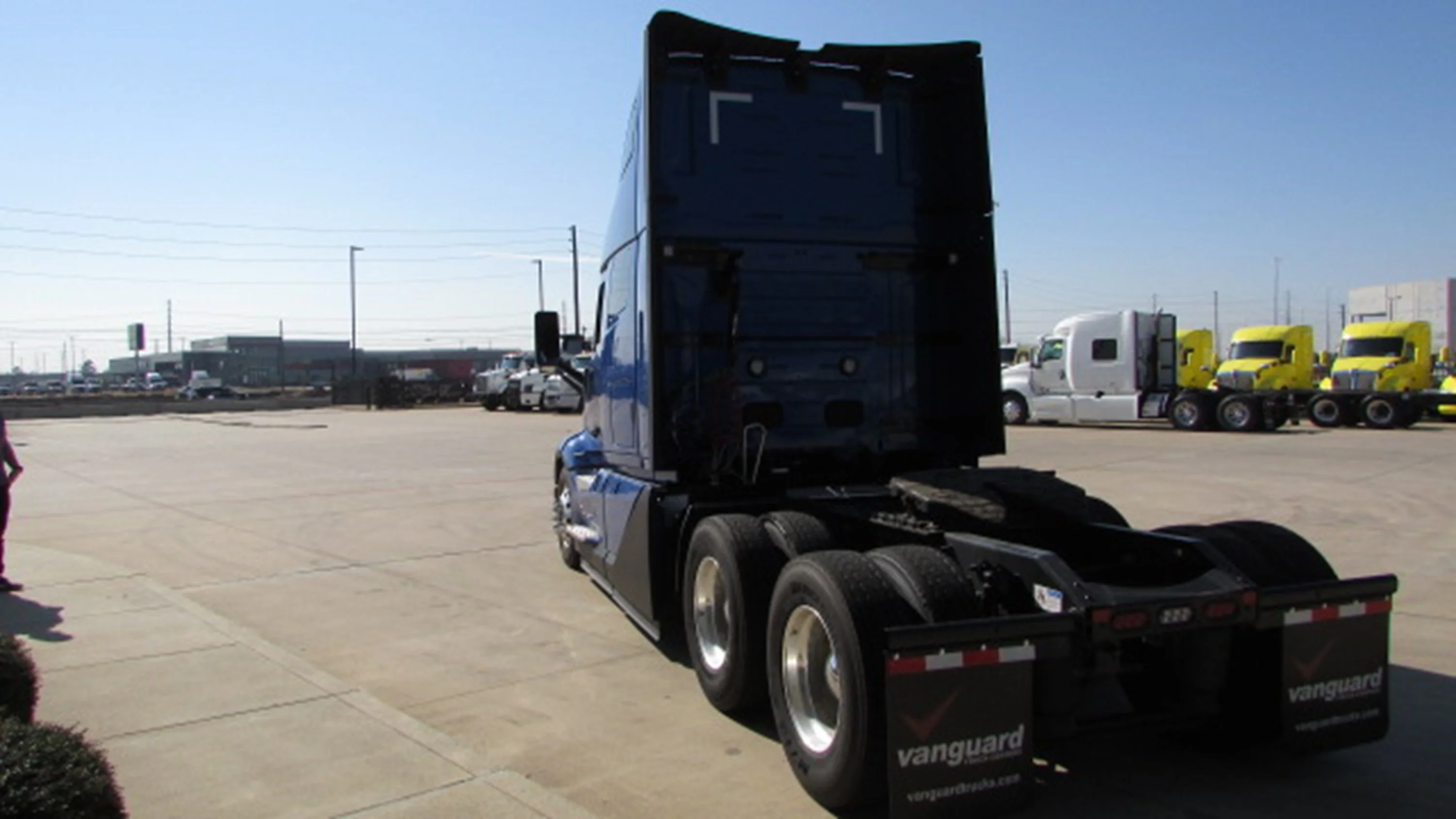 2026 Volvo VNL 660 in Houston, TX — photo 5