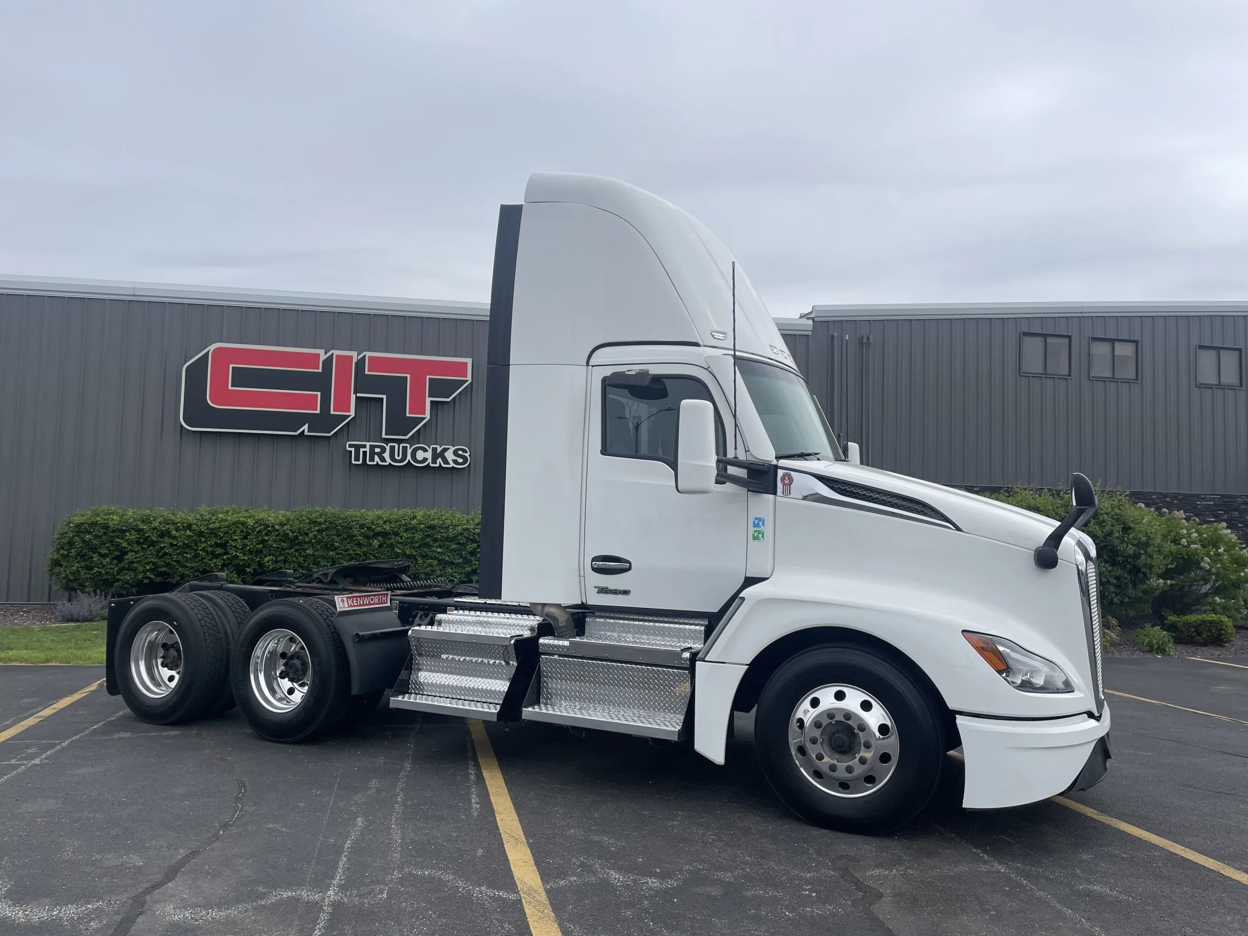 2023 Kenworth T680 — photo 6