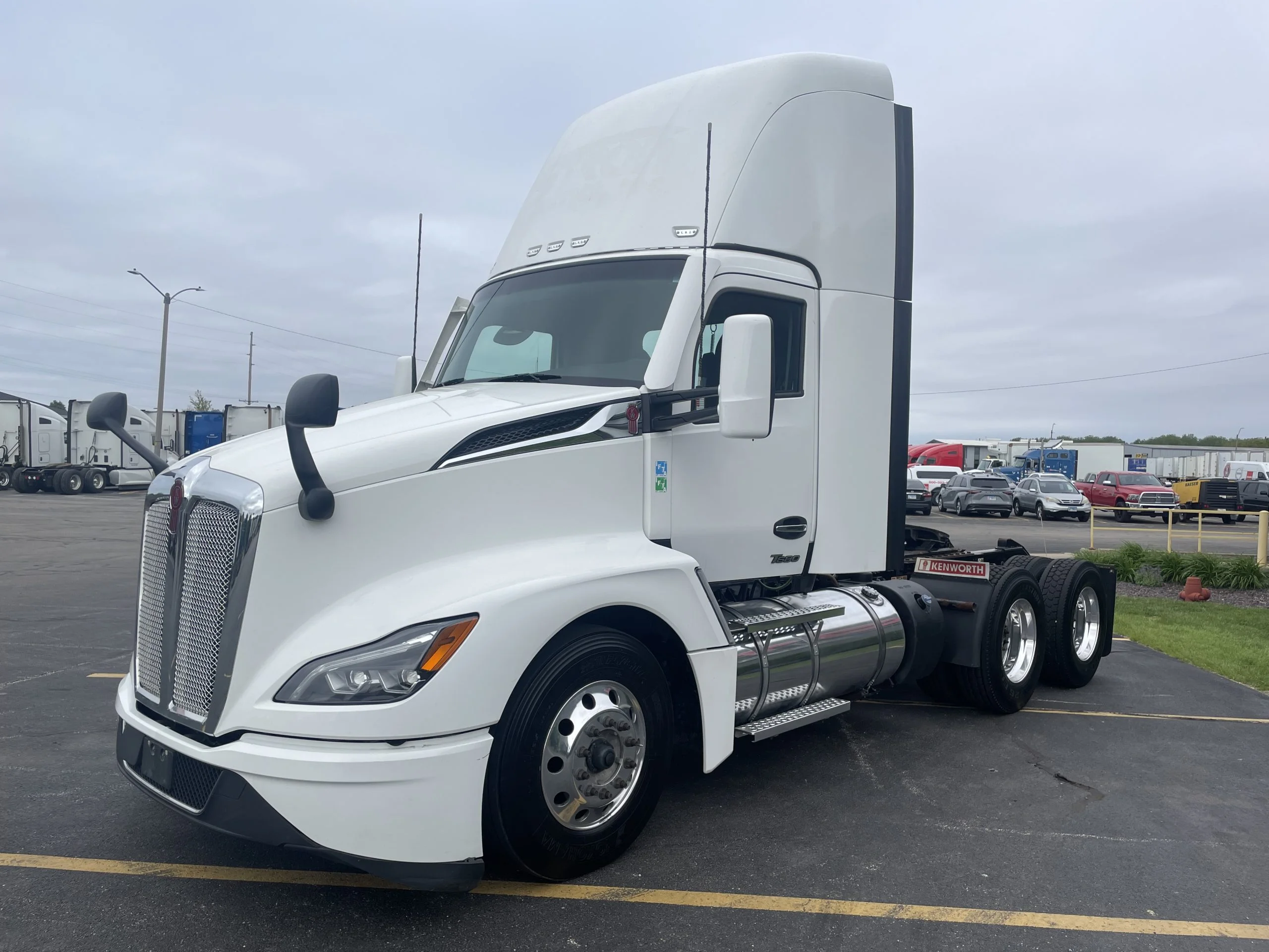 2023 Kenworth T680 — photo 2