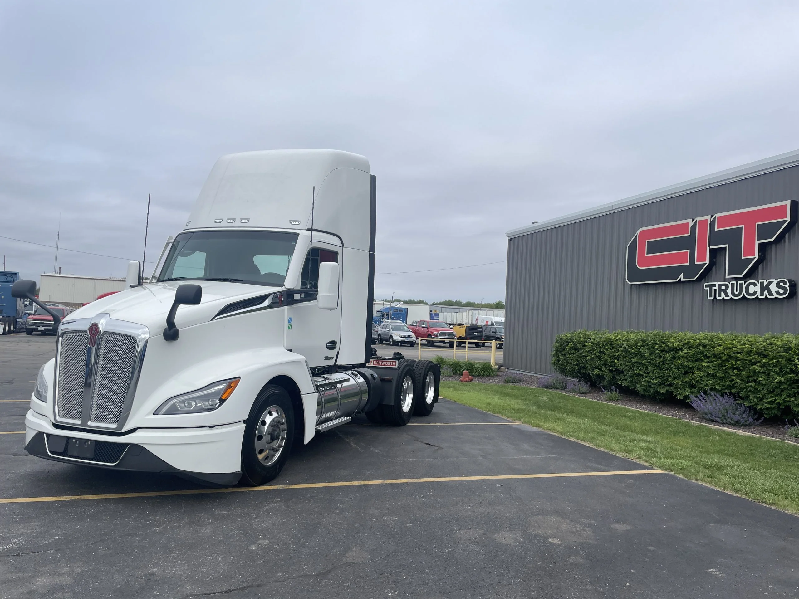 2023 Kenworth T680