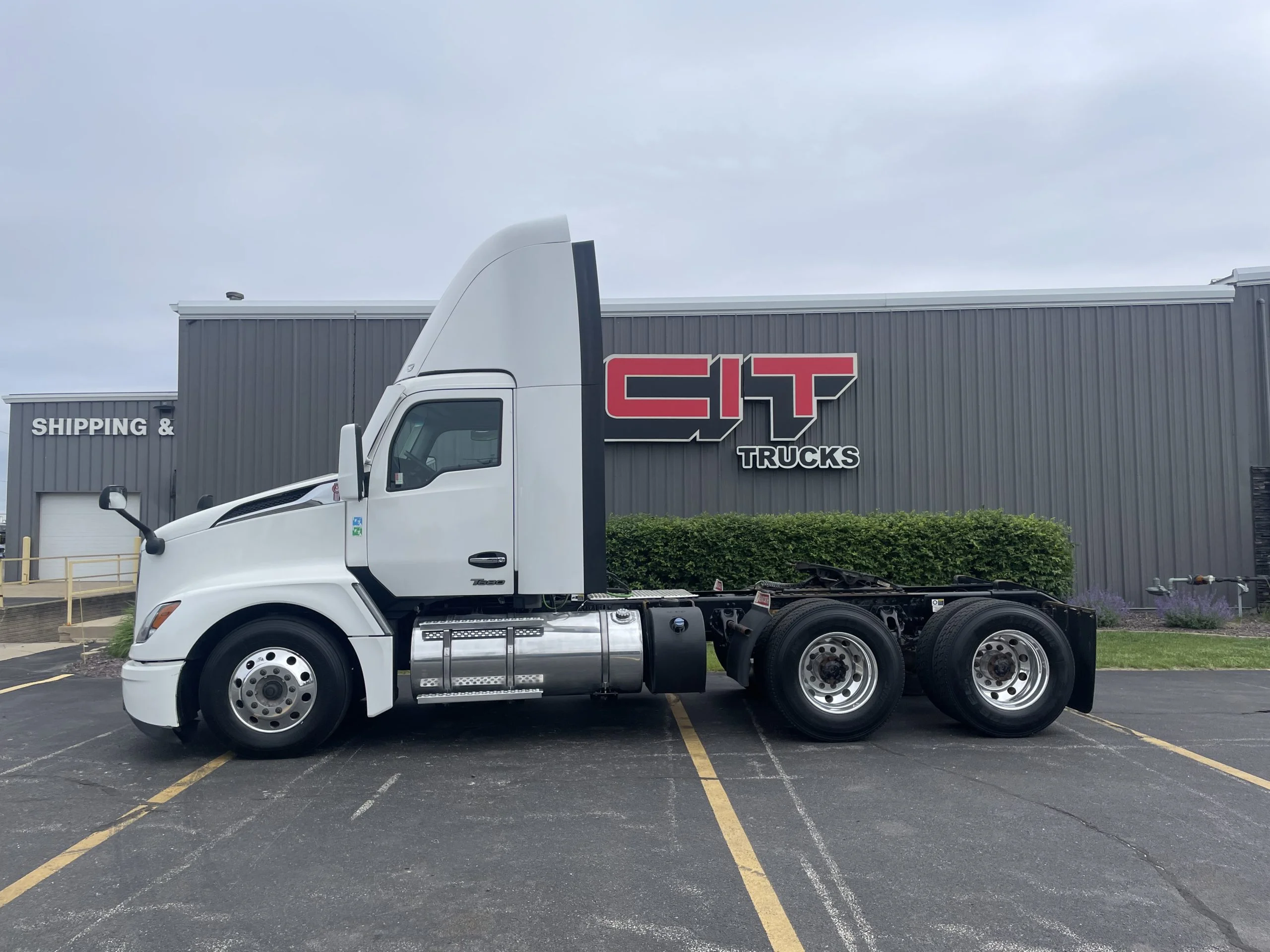 2023 Kenworth T680 — photo 3