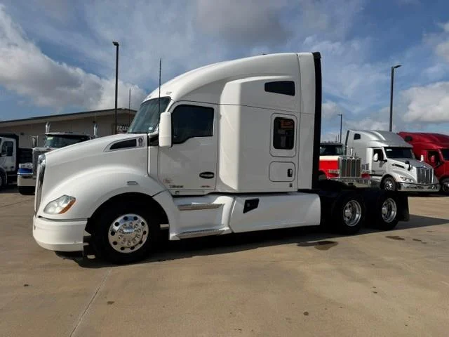 2020 Kenworth T680 — photo 3