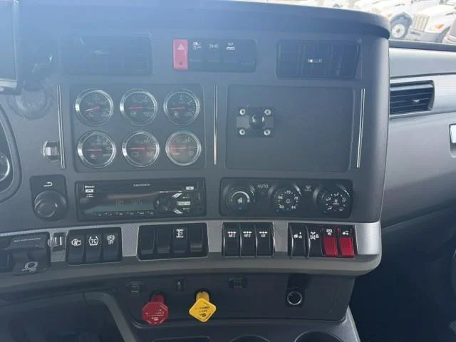 2020 Kenworth T680 — photo 48