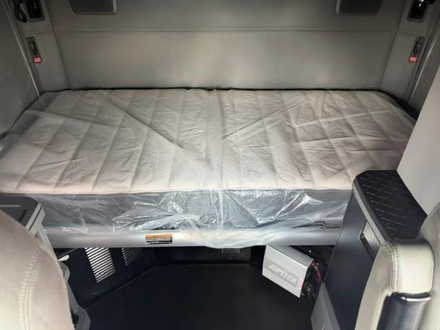2020 Kenworth T680 — photo 31