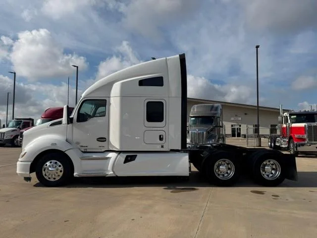 2020 Kenworth T680 — photo 4
