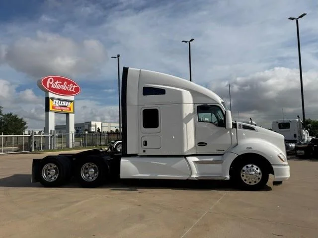 2020 Kenworth T680 — photo 11