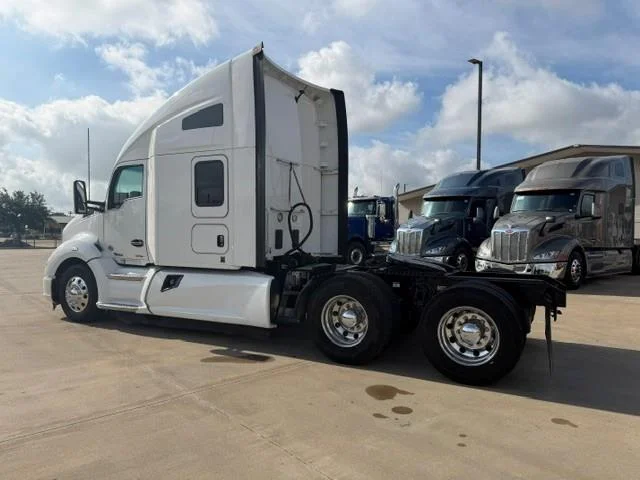 2020 Kenworth T680 — photo 5
