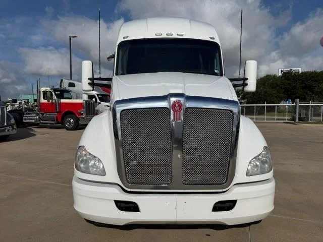 2020 Kenworth T680 — photo 14