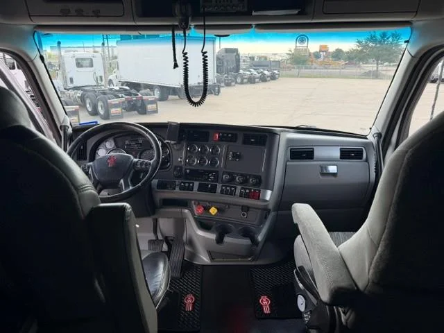 2020 Kenworth T680 — photo 41