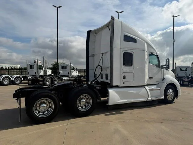 2020 Kenworth T680 — photo 10